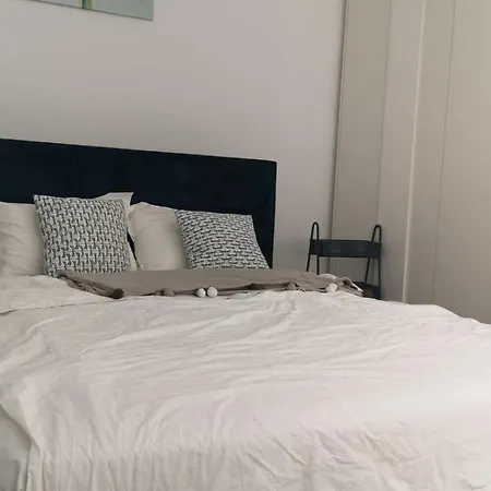 Emerald Apartment *